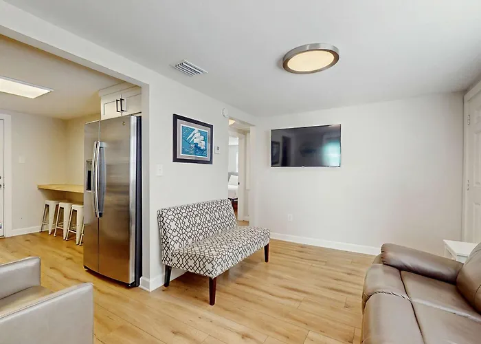 Two Charming Homes With Sparkling Water Views And Close To The *