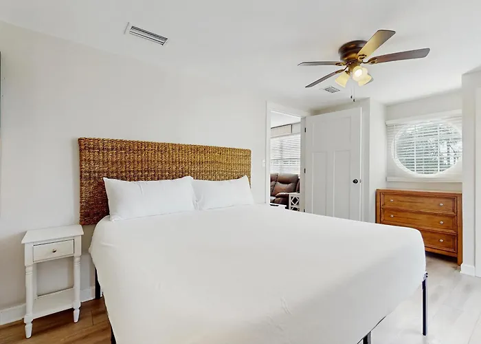 Holiday home Two Charming Homes With Sparkling Water Views And Close To The