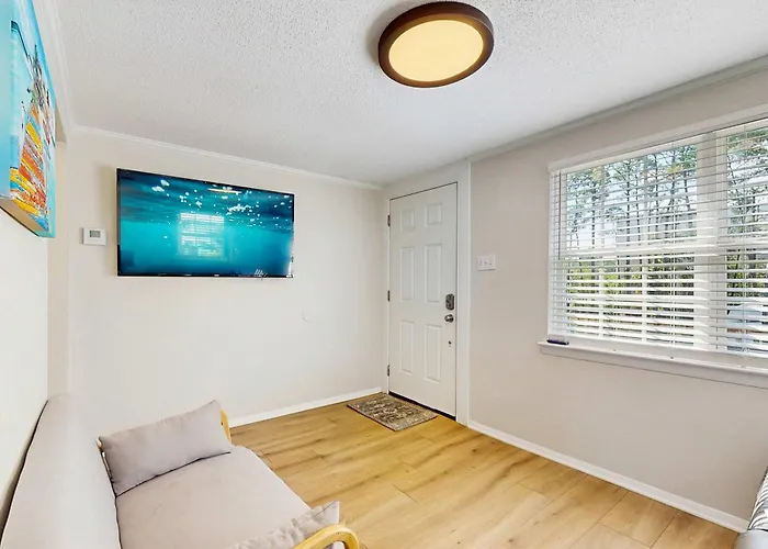 Two Charming Homes With Sparkling Water Views And Close To The
