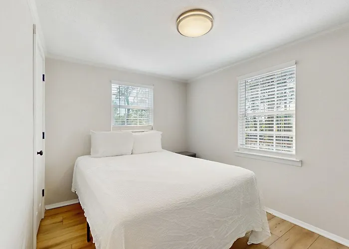 Two Charming Homes With Sparkling Water Views And Close To The *